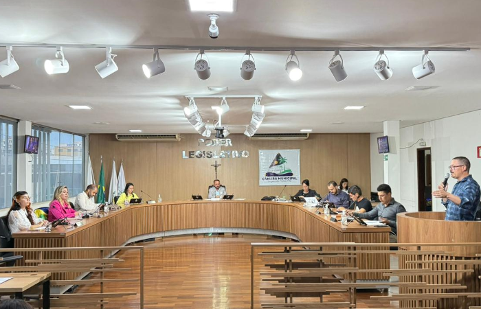 Câmara Municipal de Lagoa da Prata aprova projetos e recebe manifestação sobre perturbação de sossego.