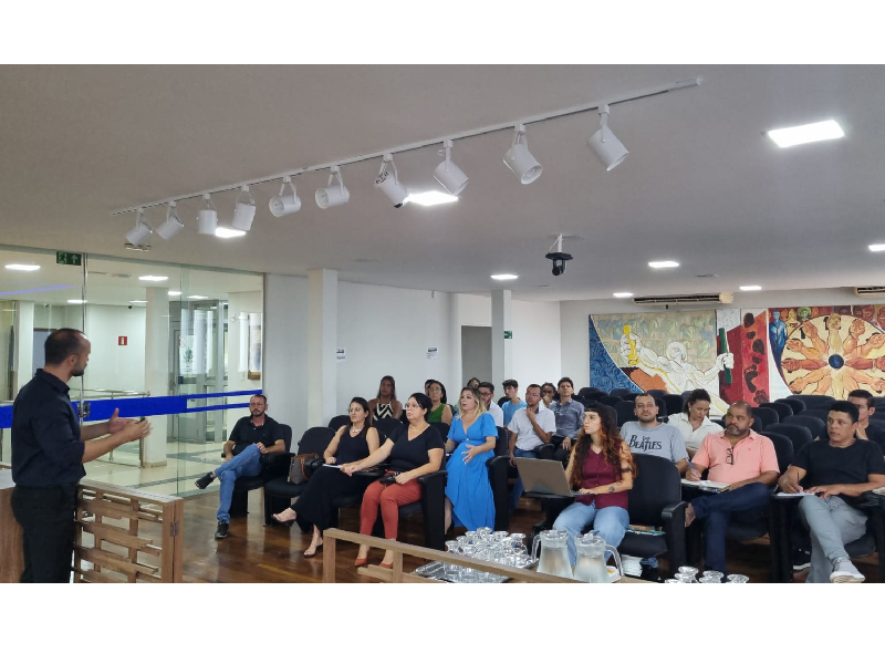 Curso de Introdução à Vereança capacita novos vereadores da Legislatura 2025/2028