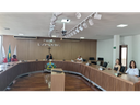 Na tarde de ontem, o Plenário da Câmara Municipal foi o cenário do encerramento das atividades do Programa Câmara Mirim 2024. O evento reuniu os jovens vereadores mirins, que compartilharam suas experiências e reflexões sobre o aprendizado ao longo do projeto, promovendo um momento especial de celebração e reconhecimento.